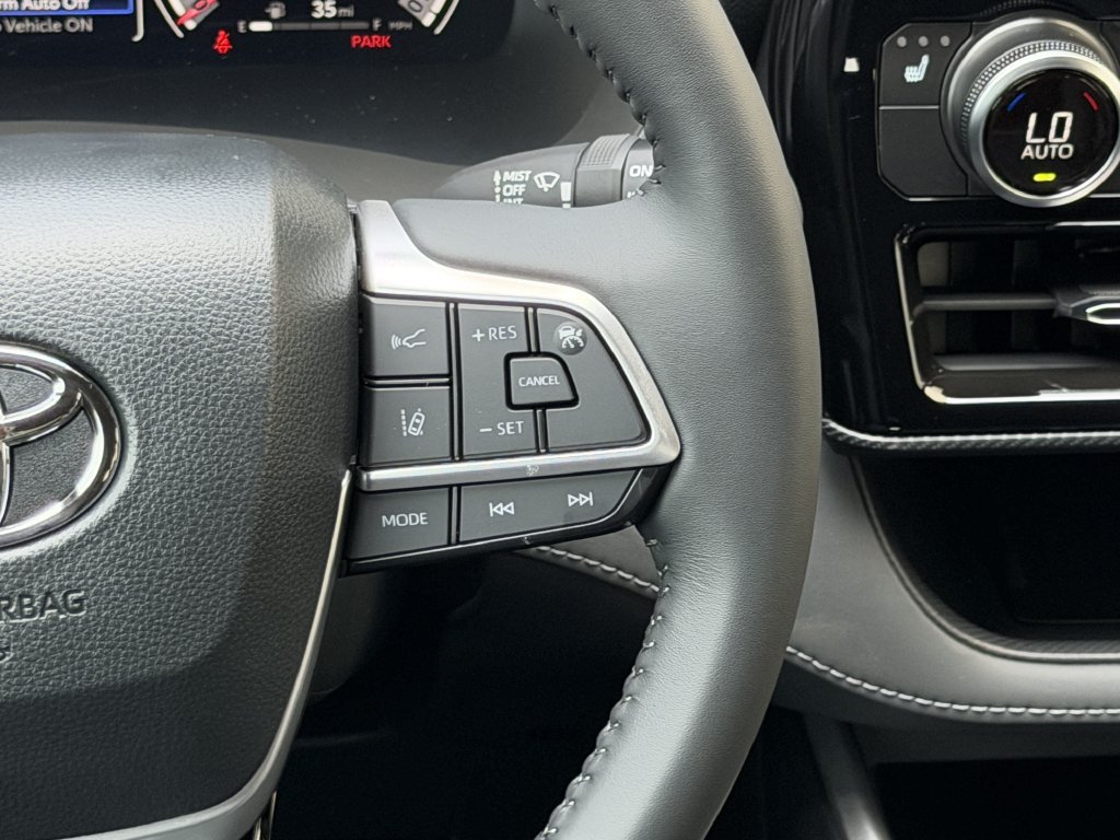 Used 2026 Toyota Highlander XSE AWD/4WD image 15