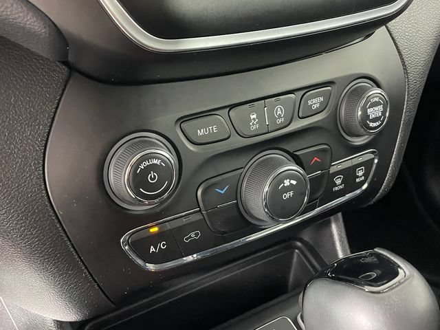 Used 2021 Jeep Cherokee Latitude Plus AWD/4WD image 9