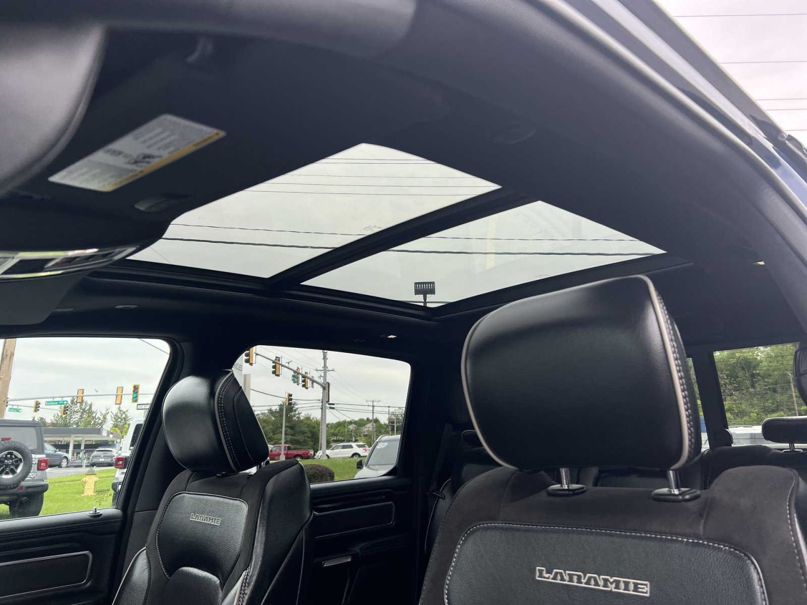 Used 2023 RAM 1500 Laramie AWD/4WD image 24