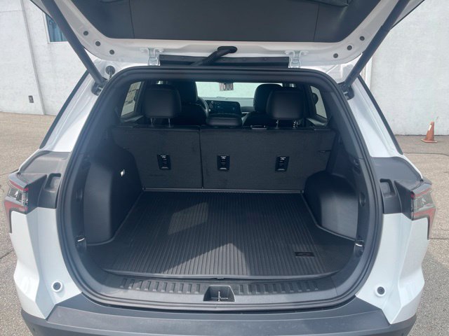 New 2027 Chevrolet Equinox LT w/ Convenience Package II FWD image 12