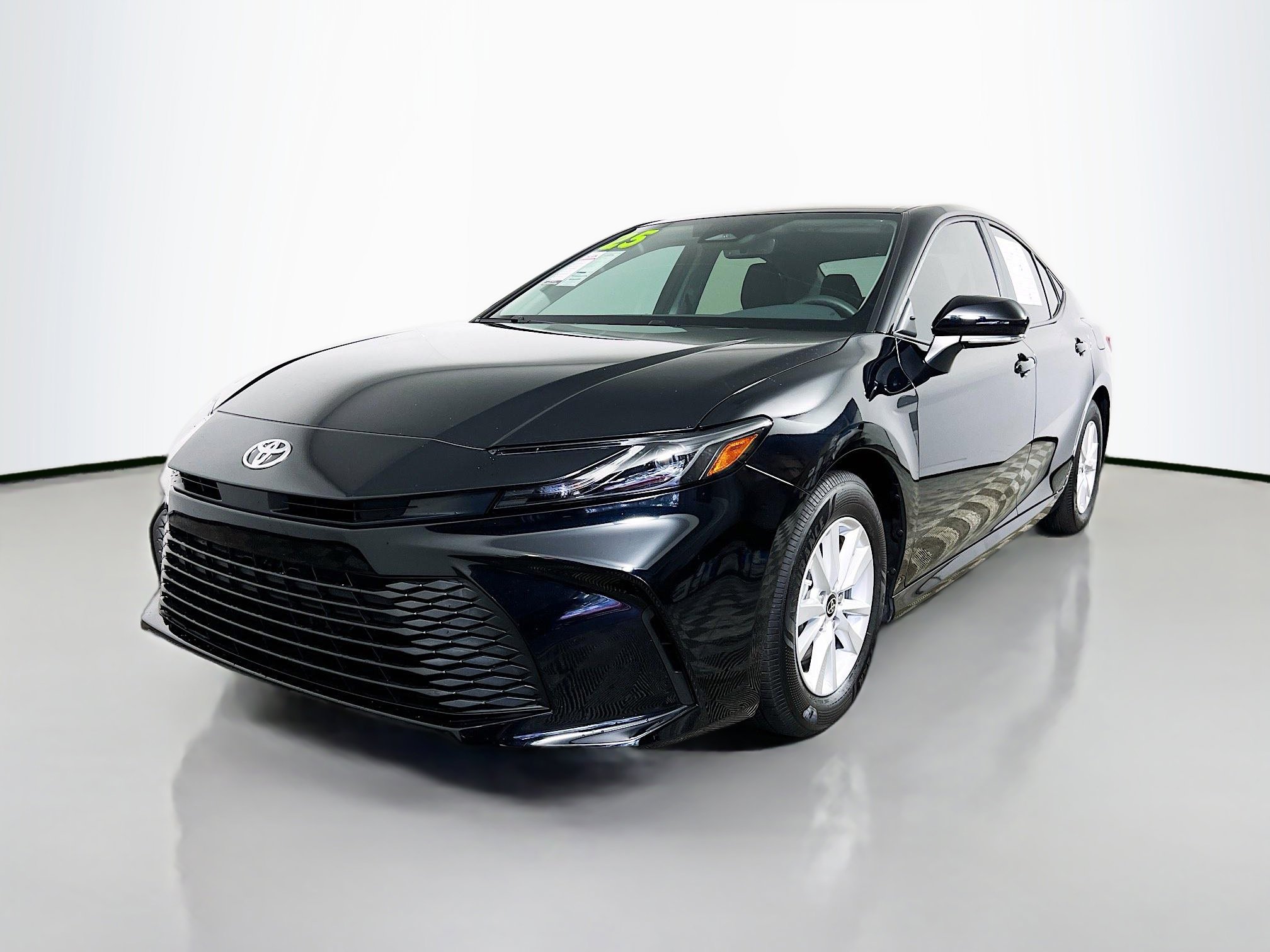 Used 2025 Toyota Camry LE w/ Convenience Package image 10