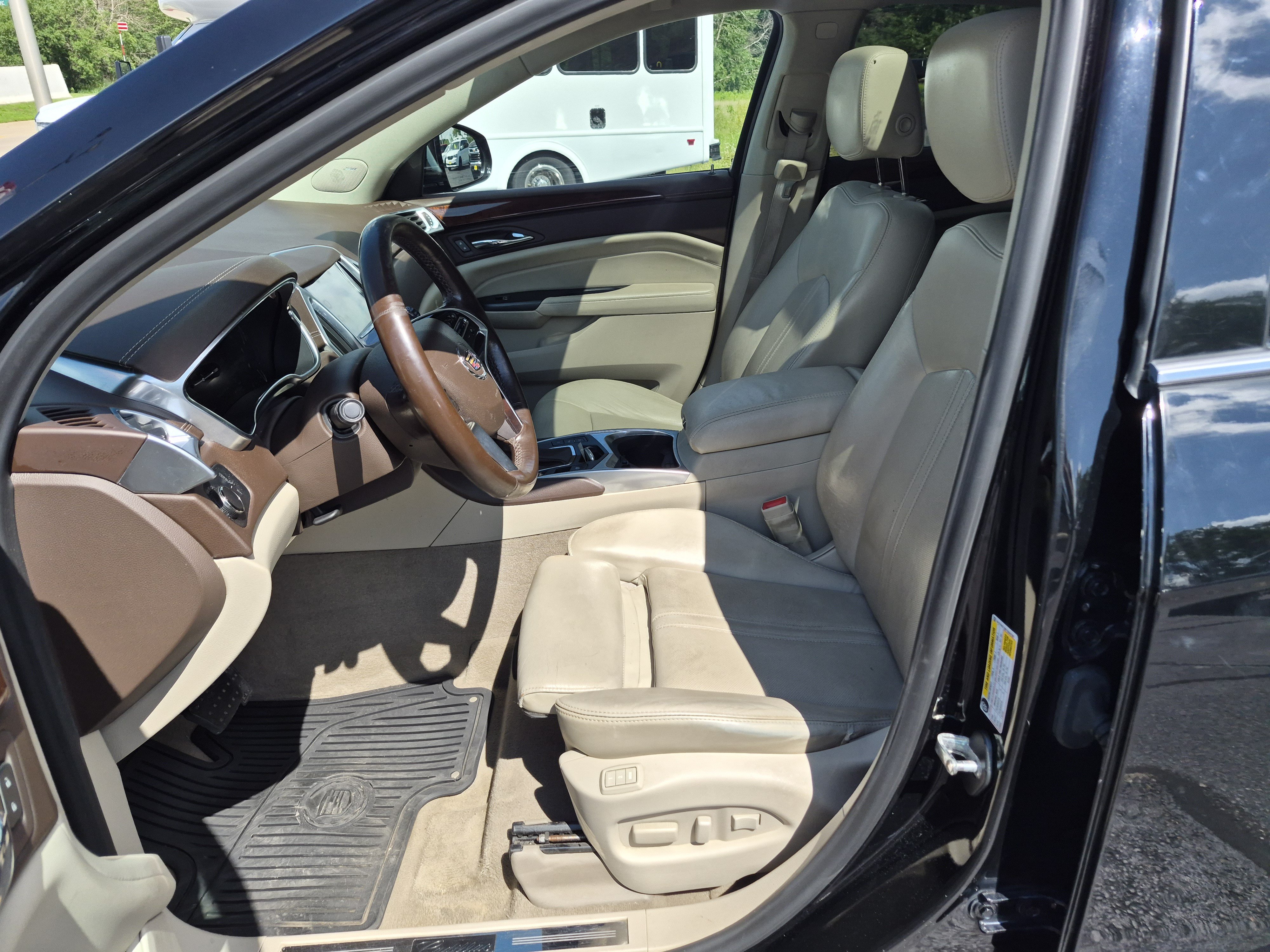 Used 2015 Cadillac SRX Luxury w/ Driver Awareness Package AWD/4WD image 9