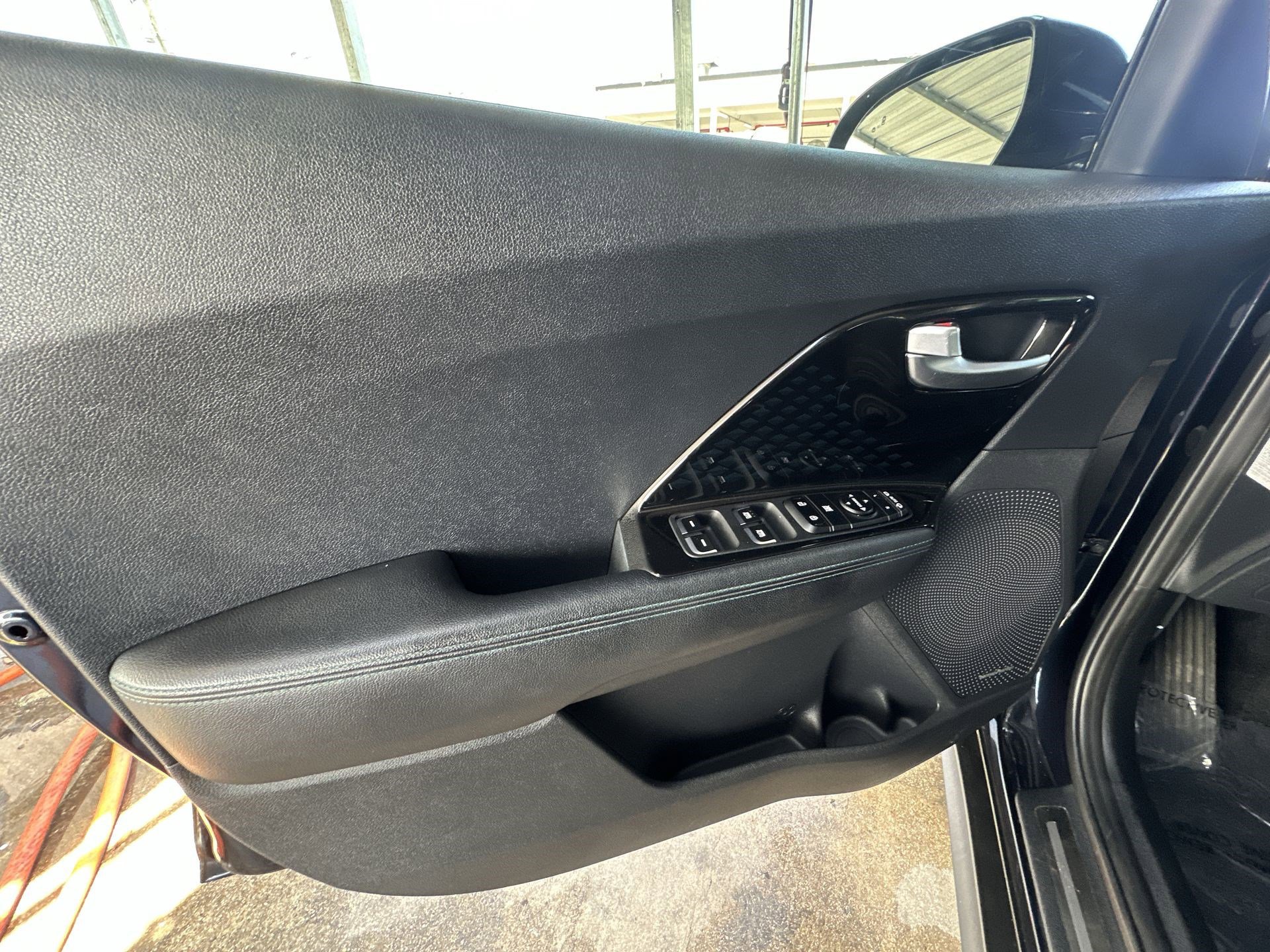 Used 2022 Kia Niro EX Premium w/ Cold Weather Package image 32