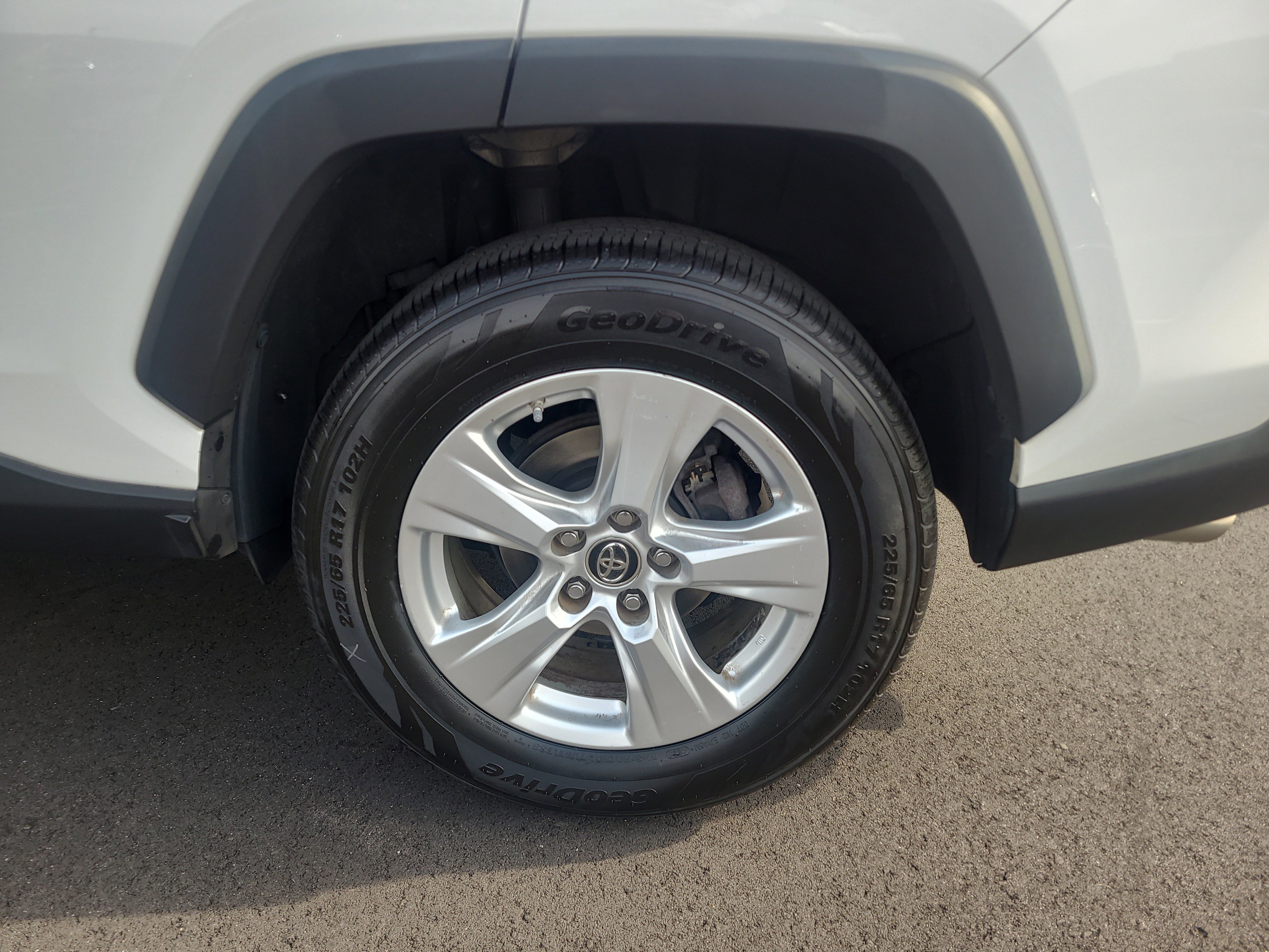 Certified 2019 Toyota RAV4 XLE w/ Convenience Package AWD/4WD image 10