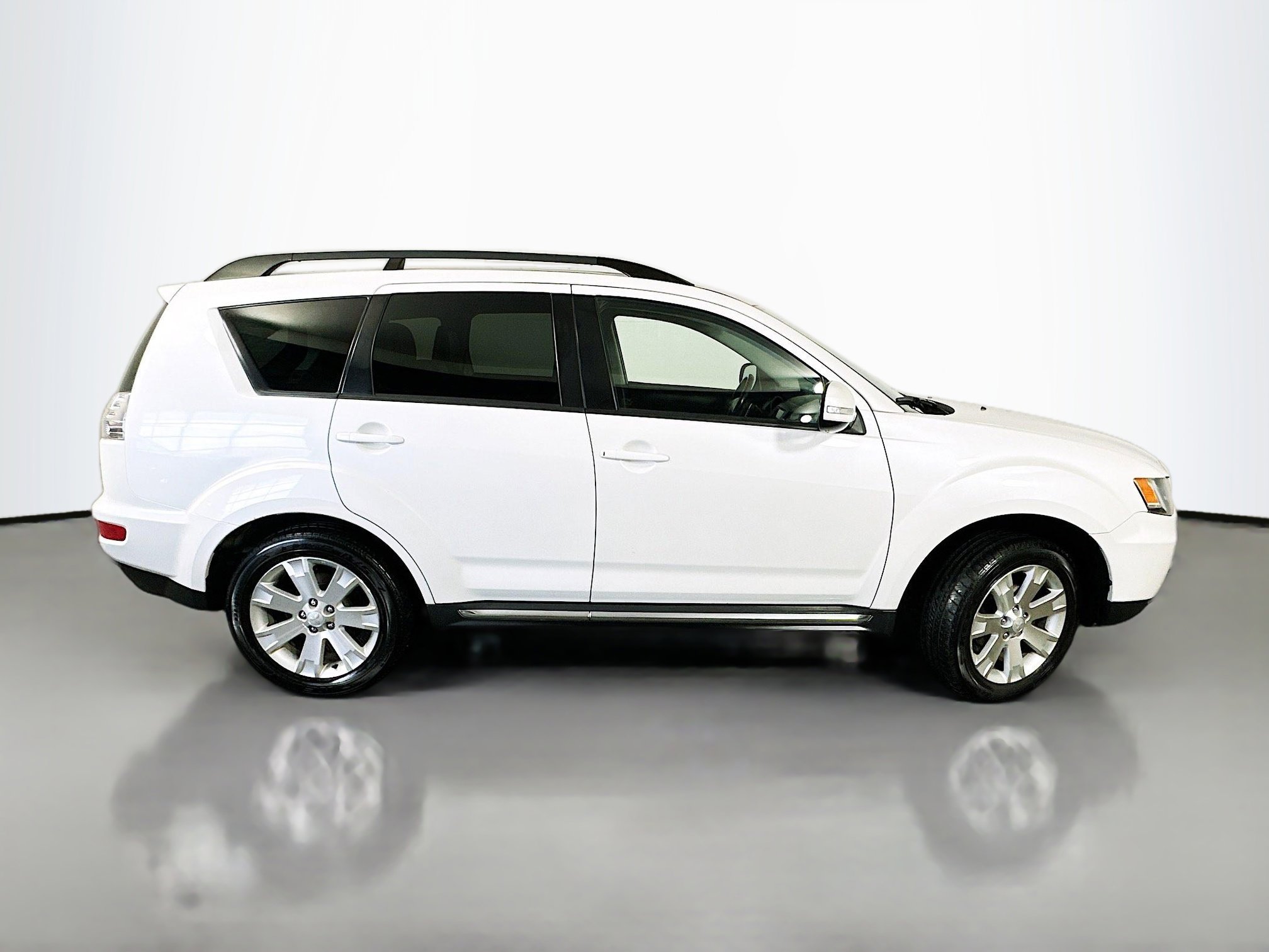 Used 2011 Mitsubishi Outlander SE image 8