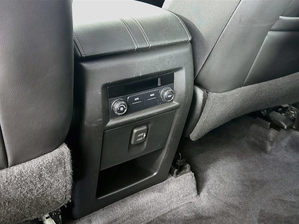 Used 2020 Chevrolet Traverse LT FWD image 25