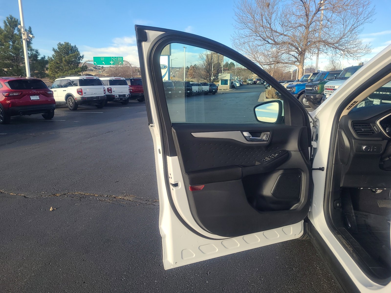 Used 2020 Ford Escape SE image 13