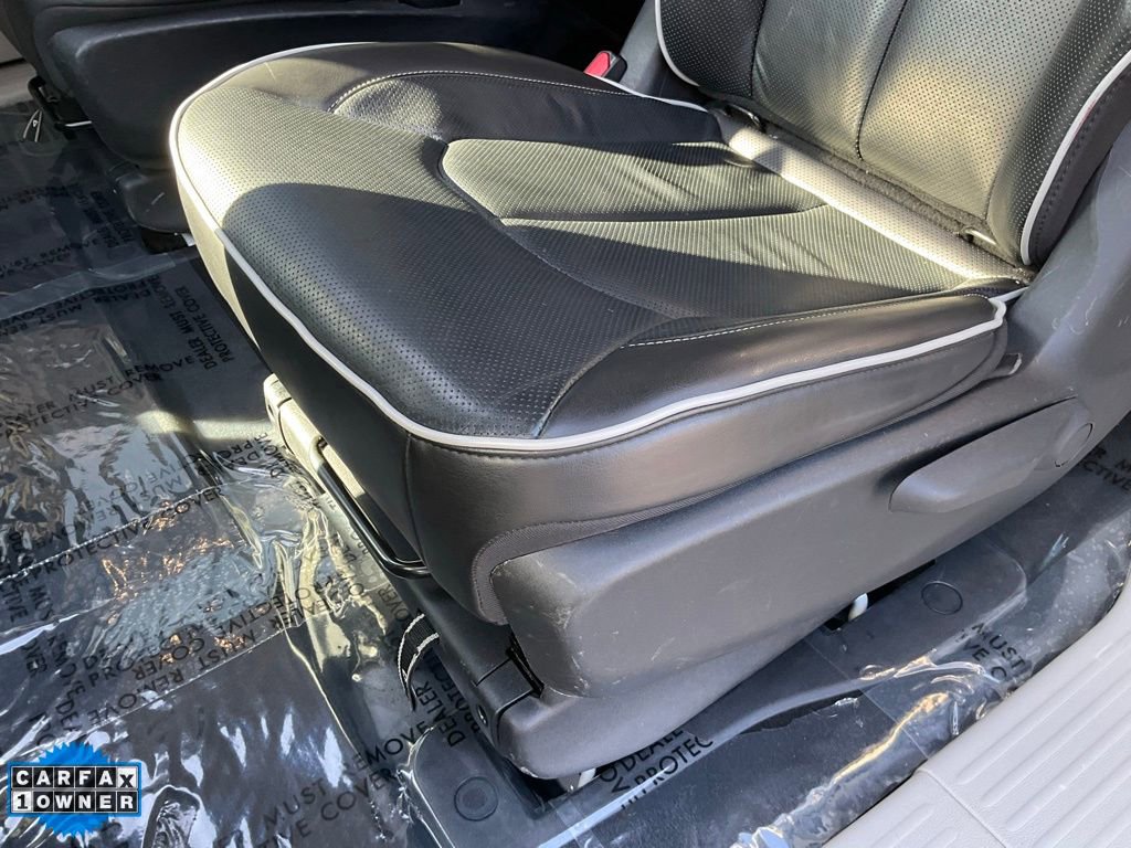 Used 2022 Chrysler Pacifica Limited w/ Uconnect Theater Family Group image 30