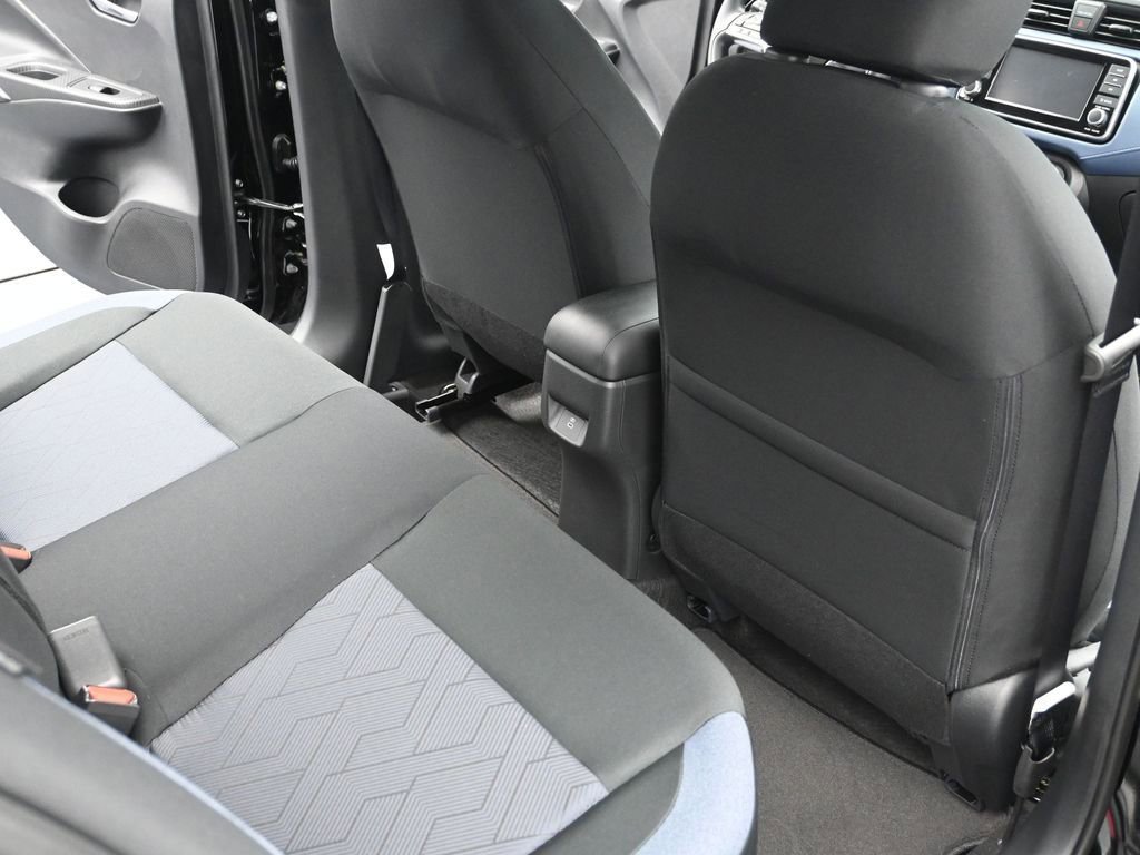 New 2025 Nissan Versa SV w/ Trunk Package FWD image 32