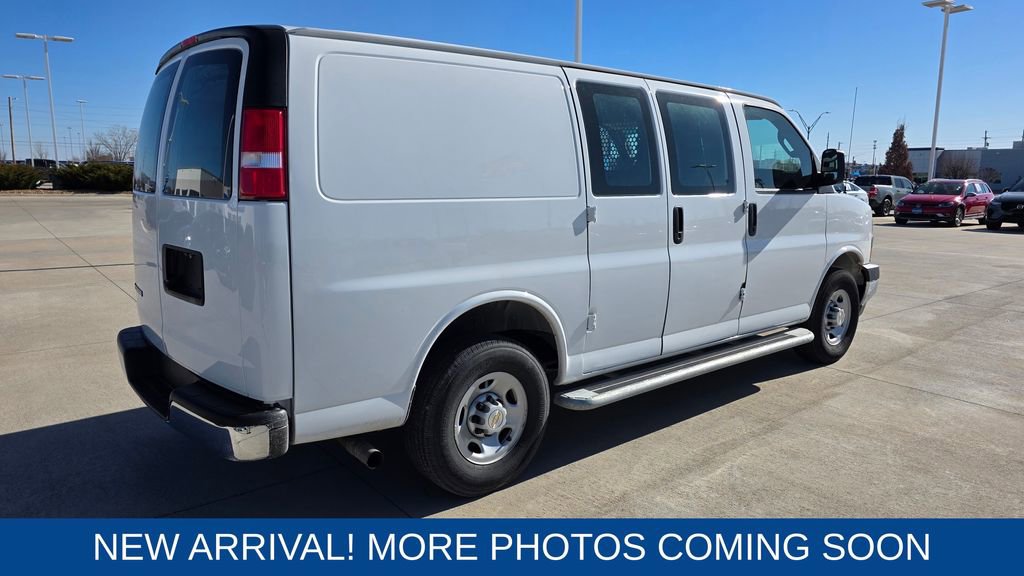 Used 2024 Chevrolet Express 2500 Work Van w/ Driver Convenience Package image 5