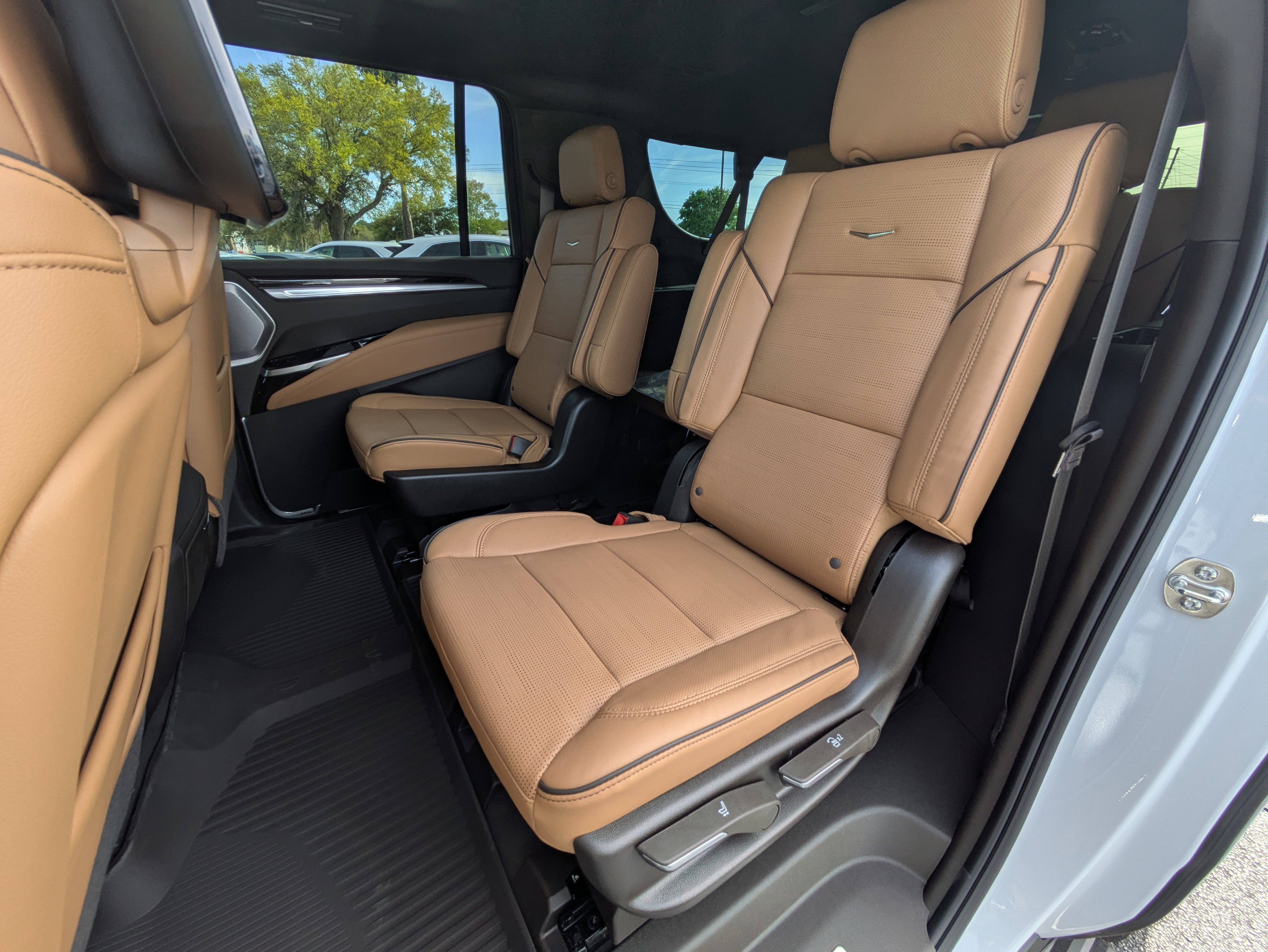 New 2026 Cadillac Escalade ESV Luxury w/ LPO, Radiant Package image 11