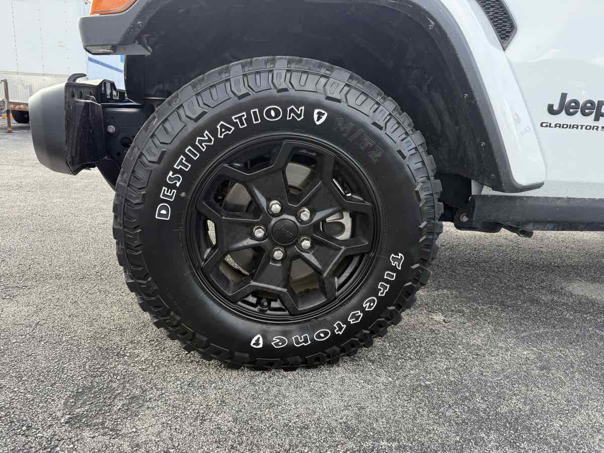 Used 2023 Jeep Gladiator Sport AWD/4WD image 26