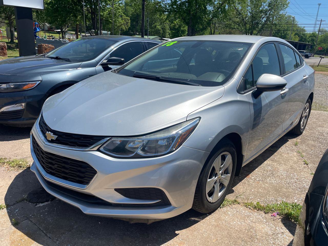 Used 2018 Chevrolet Cruze LS FWD image 2