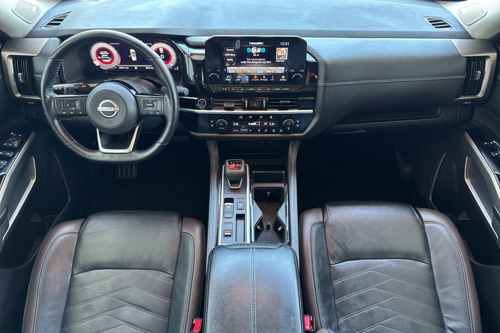 Used 2023 Nissan Pathfinder Platinum FWD image 4