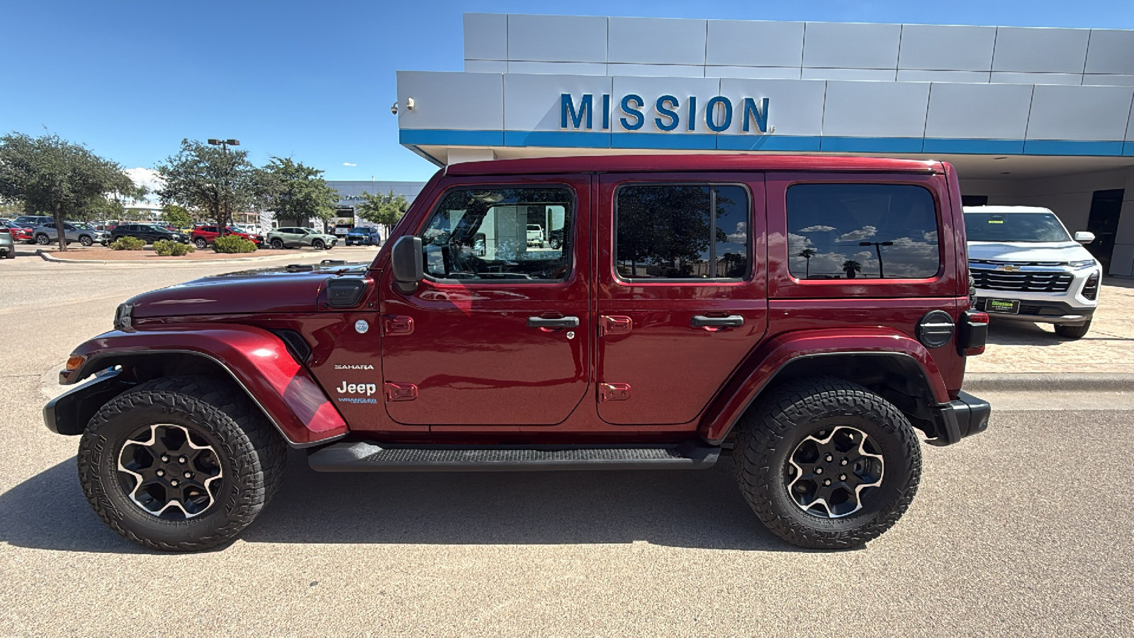 Used 2022 Jeep Wrangler Unlimited Sahara w/ Cold Weather Group AWD/4WD image 4
