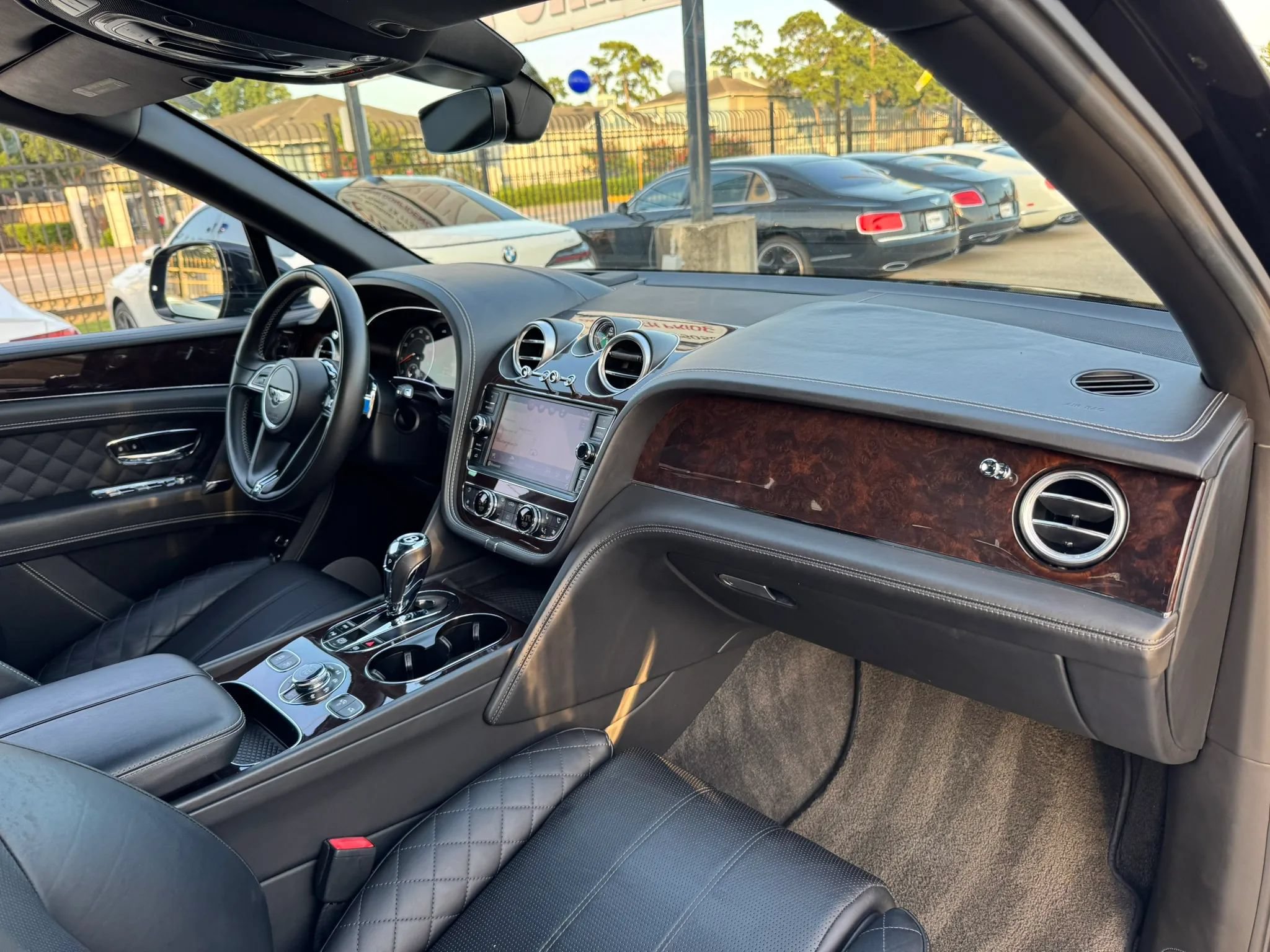Used 2018 Bentley Bentayga AWD/4WD image 22