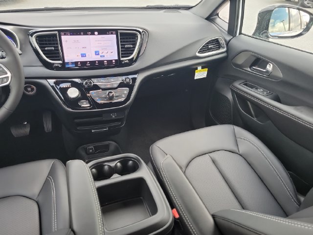 New 2026 Chrysler Voyager LX FWD image 14