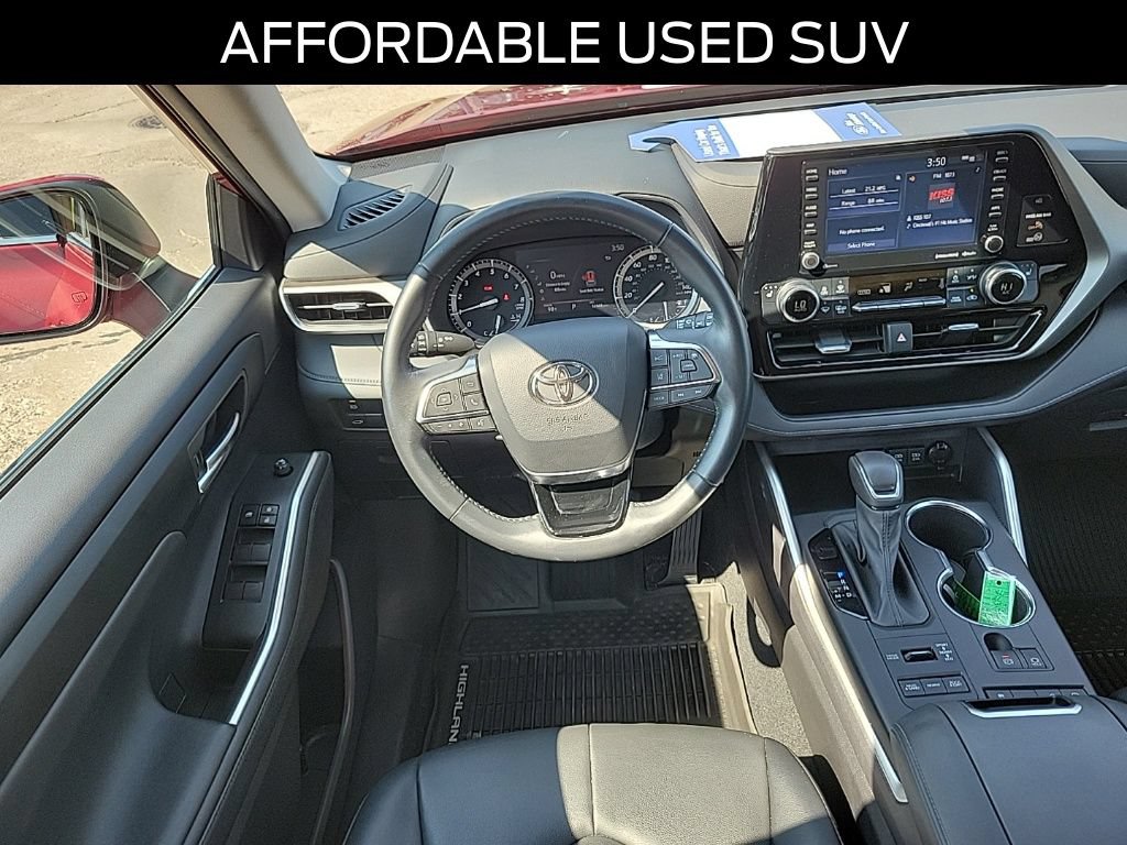 Used 2021 Toyota Highlander XLE AWD/4WD image 10