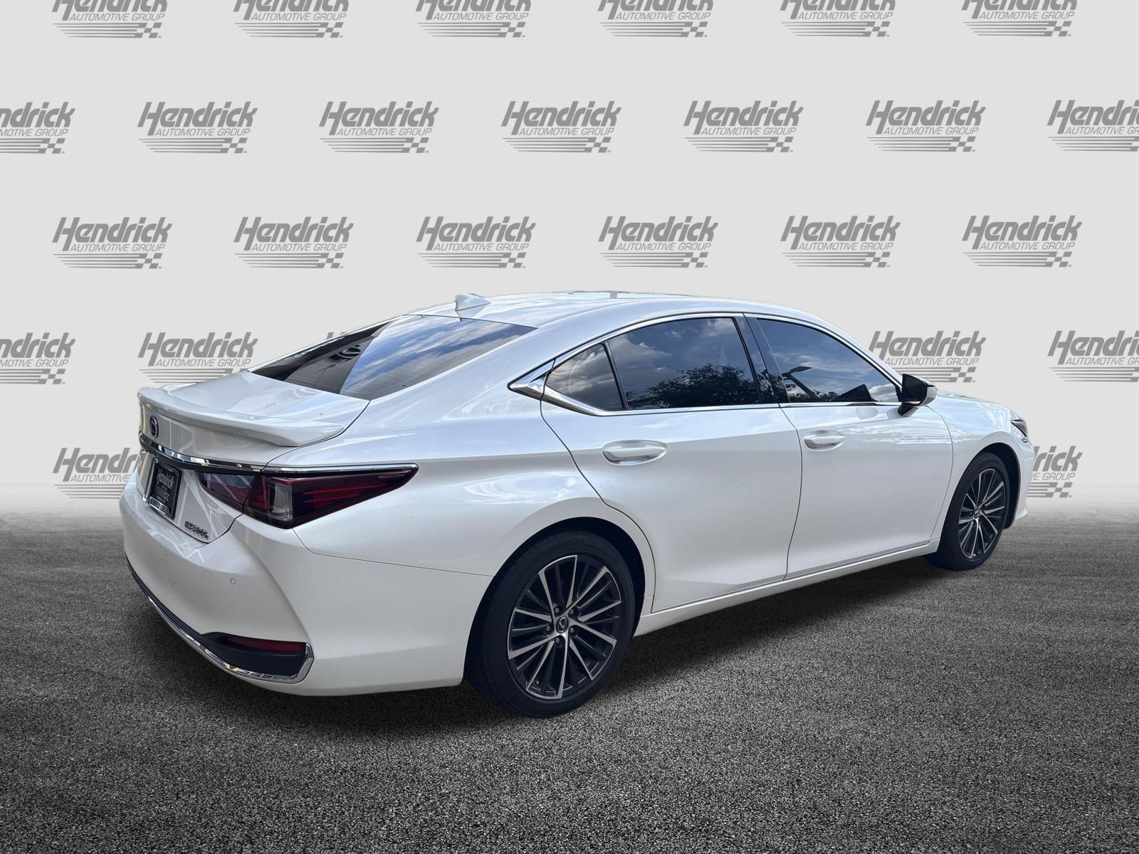 Used 2024 Lexus ES 300h w/ Premium Package FWD image 10