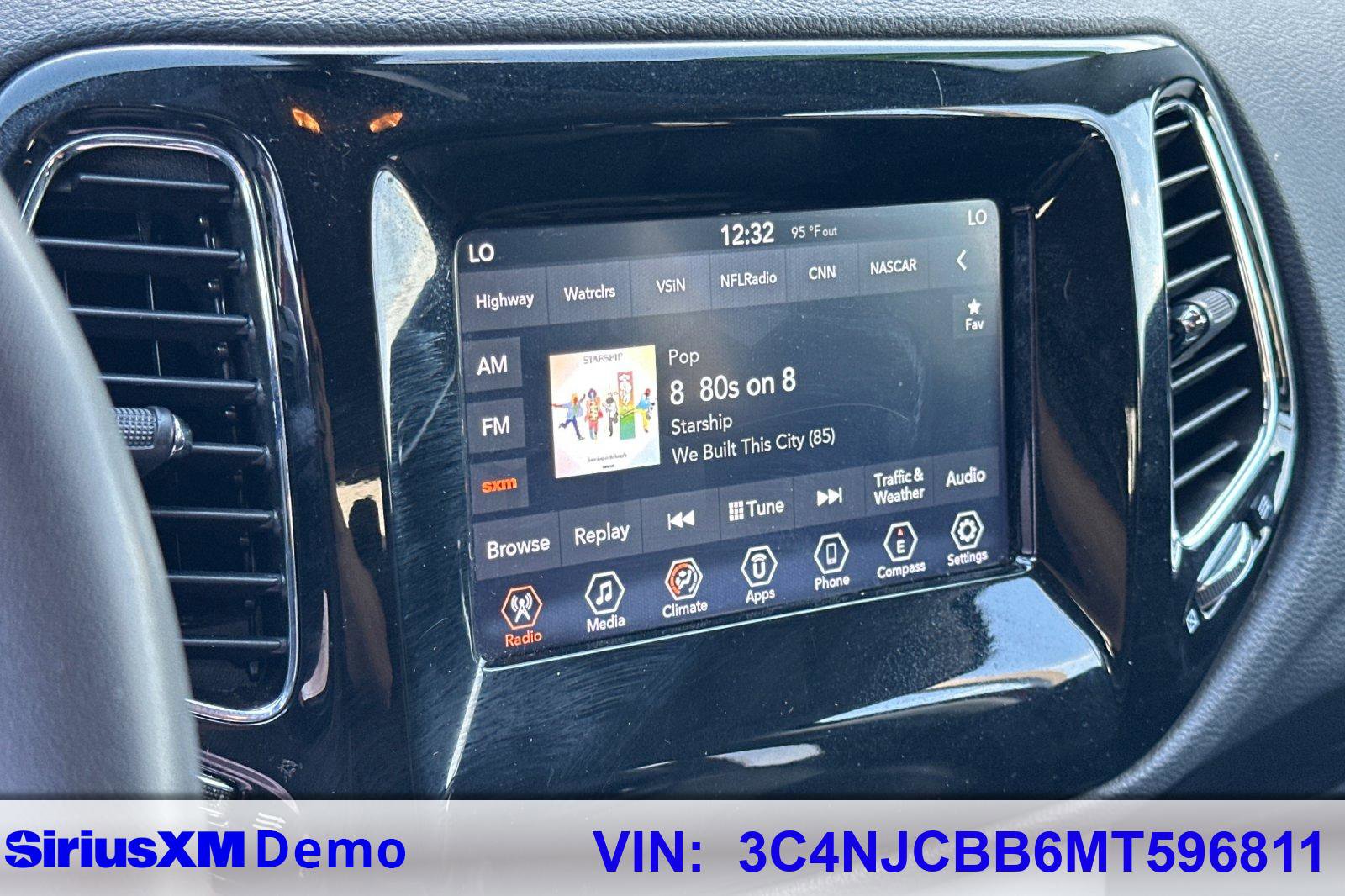 Used 2021 Jeep Compass Latitude image 28