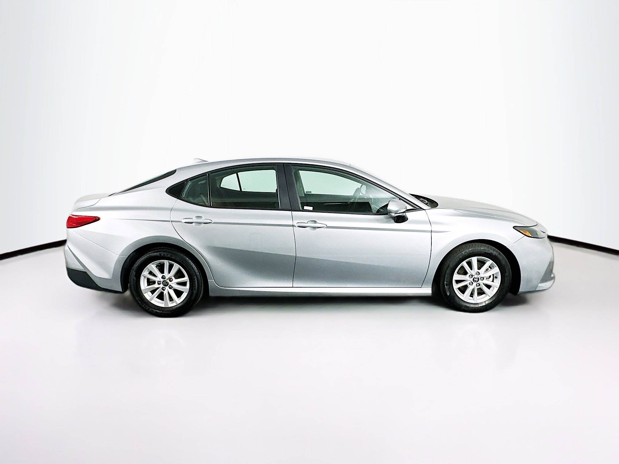 Used 2025 Toyota Camry LE image 10