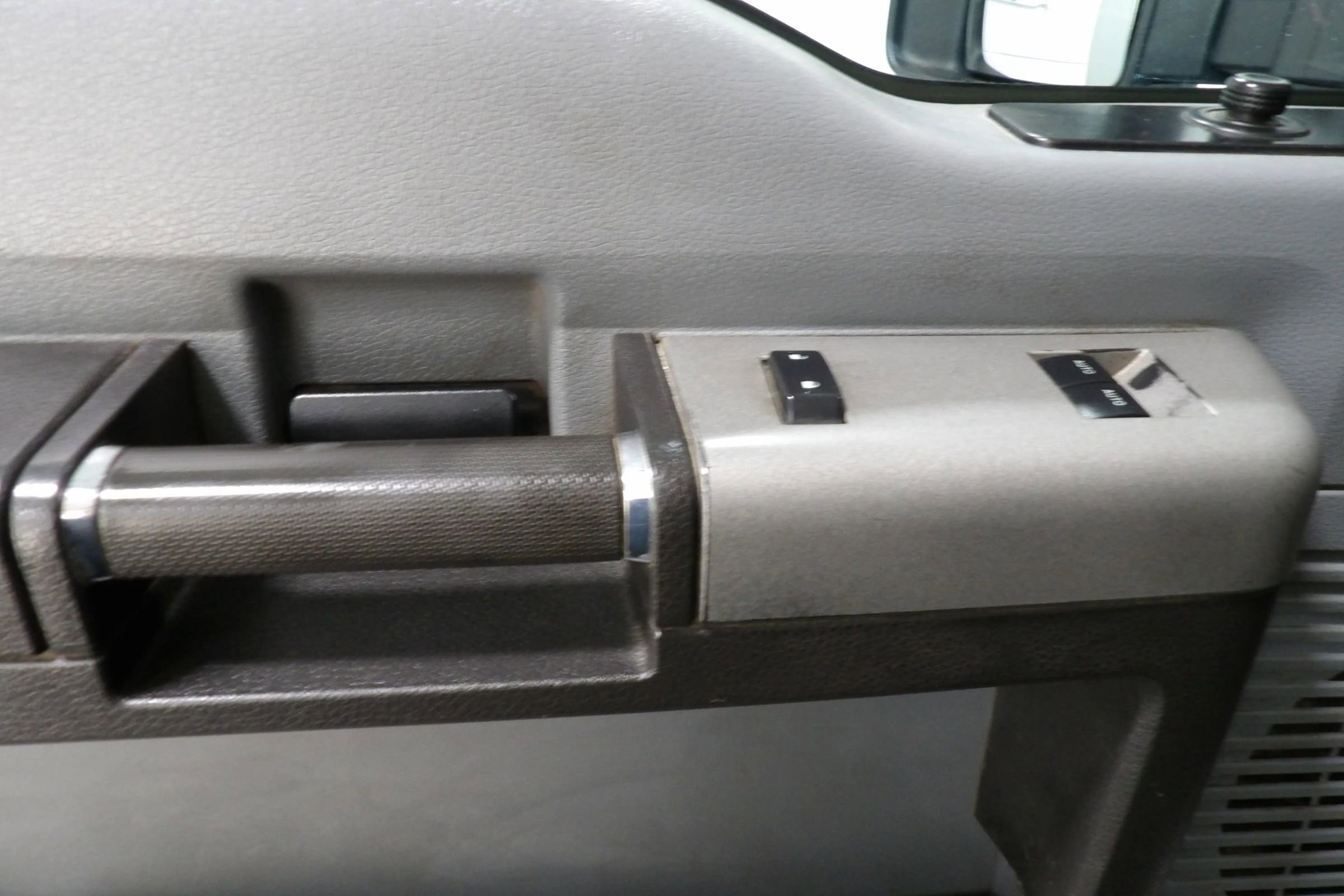 Used 2015 Ford F250 XLT w/ XLT Interior Package image 13