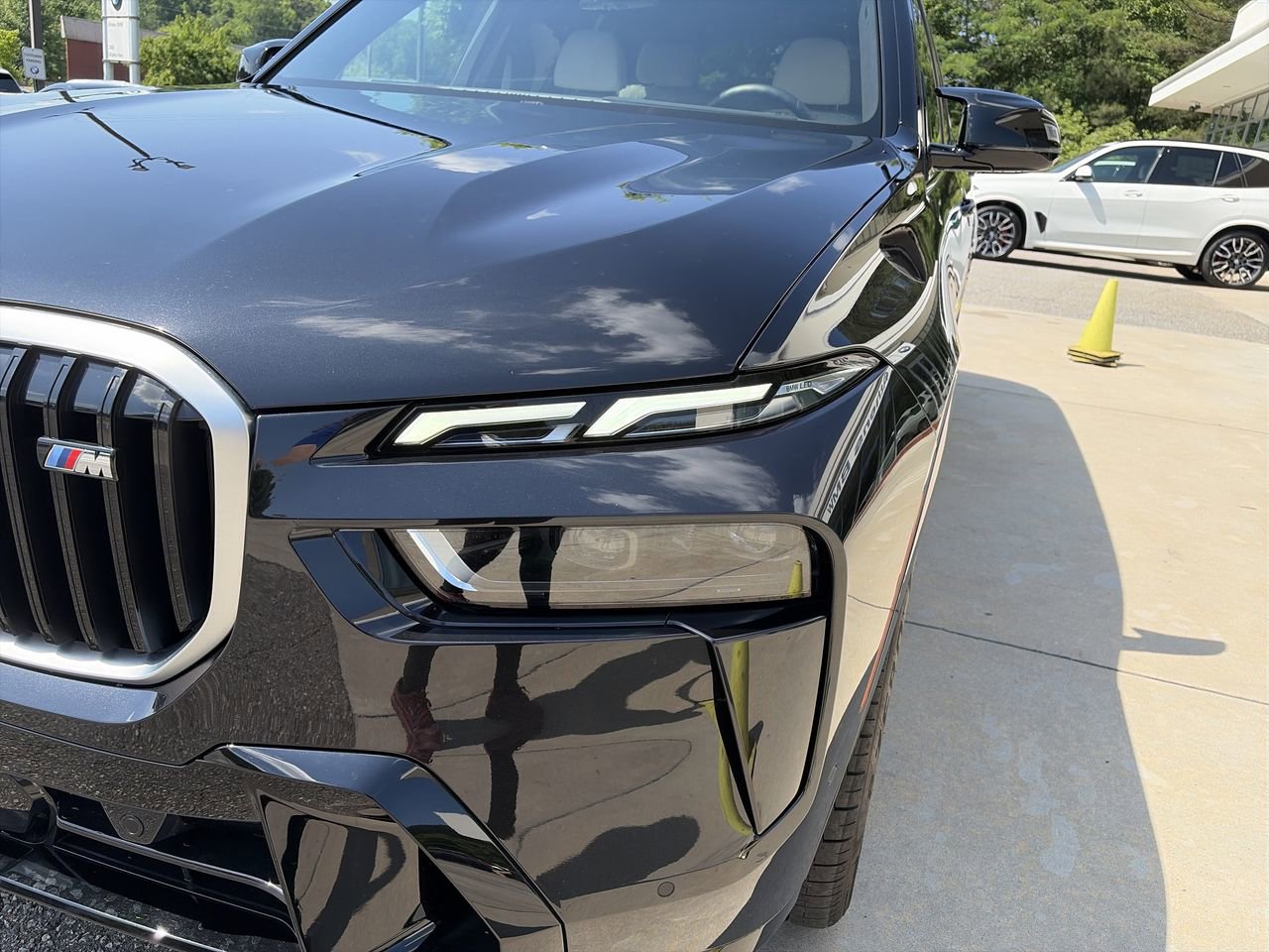 Certified 2025 BMW X7 M60i AWD/4WD image 9