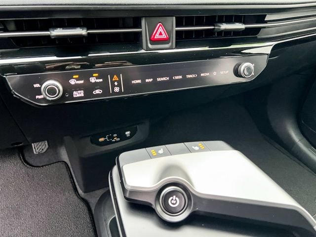 New 2025 Kia EV6 Light w/ Light LR Technology Package RWD image 22