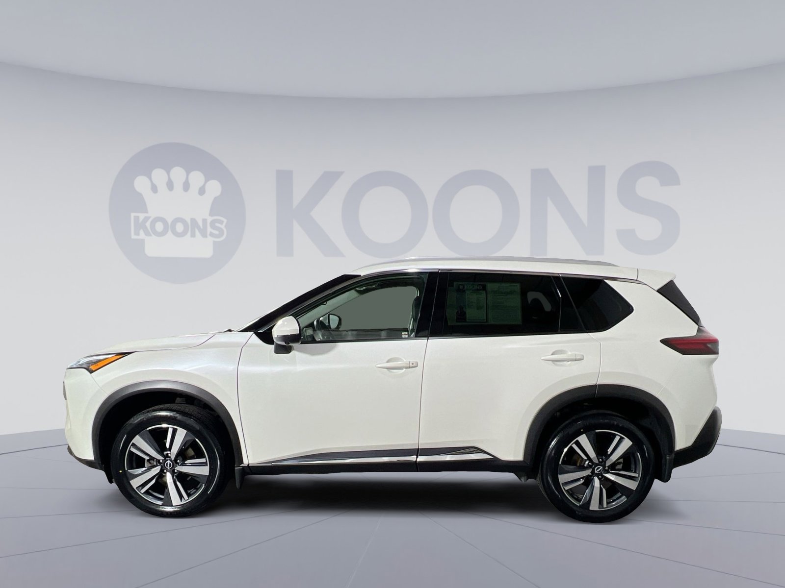 Used 2023 Nissan Rogue SL image 2