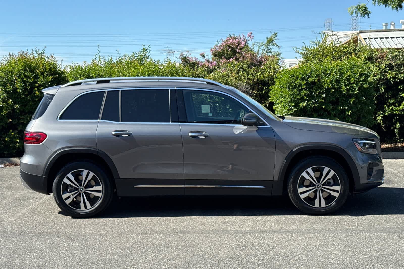 New 2026 Mercedes-Benz GLB 250 image 2