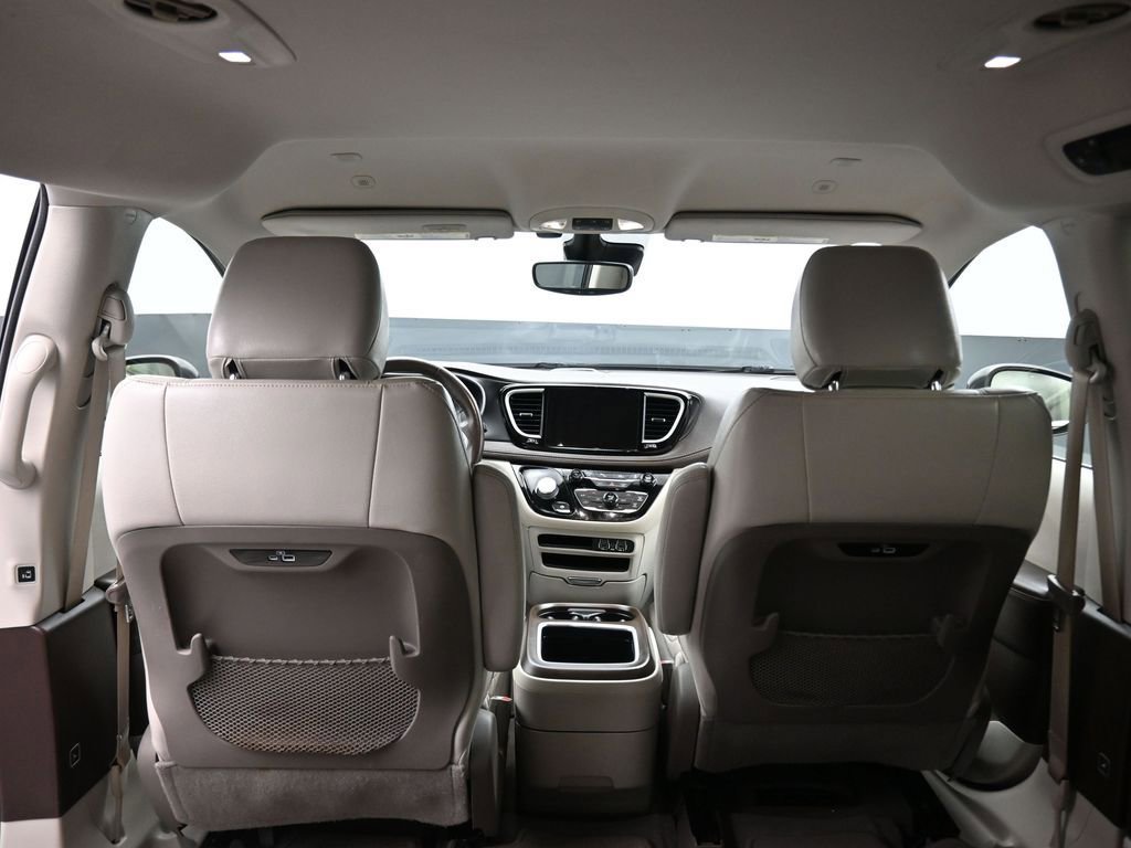 Used 2021 Chrysler Pacifica Touring-L image 52