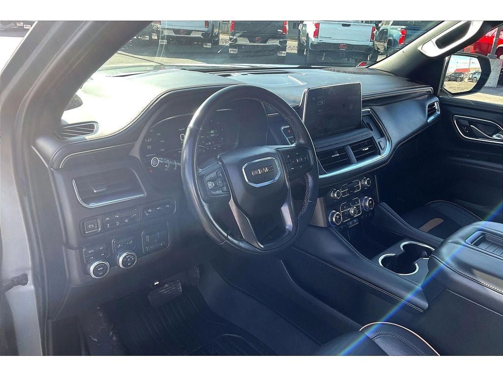Used 2022 GMC Yukon XL AT4 w/ AT4 Premium Plus Package AWD/4WD image 16