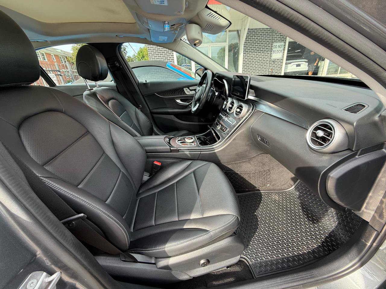 Used 2017 Mercedes-Benz C 300 4MATIC Sedan image 34