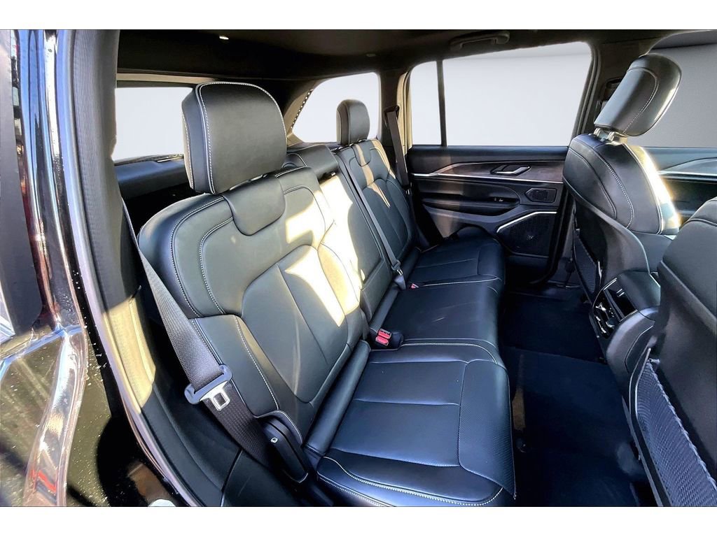 Certified 2025 Jeep Grand Cherokee Overland image 24