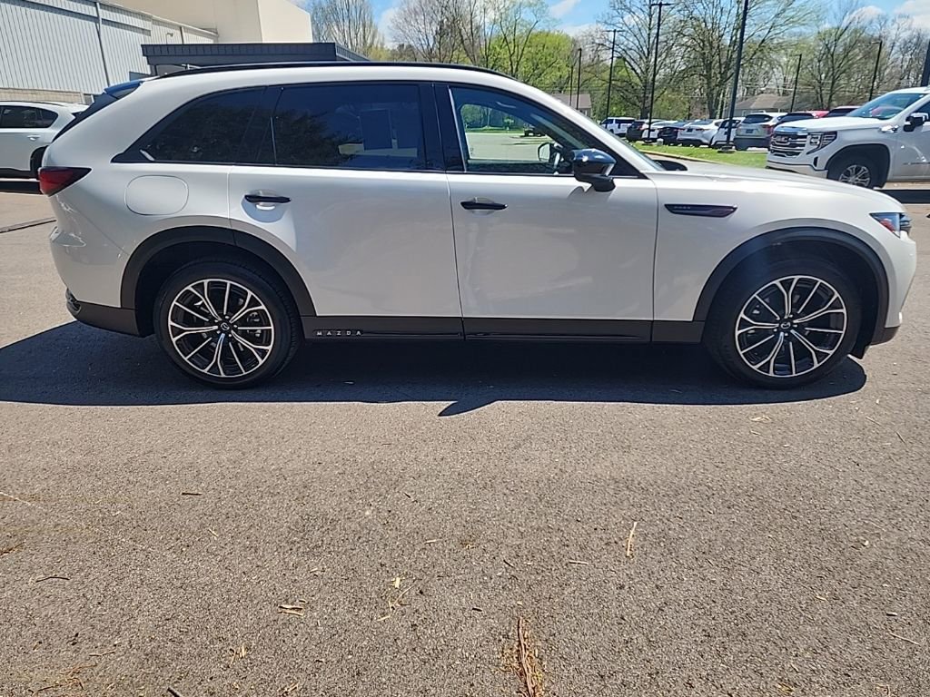 Certified 2025 MAZDA CX-70 Plug-In Hybrid w/ Premium Plus AWD/4WD image 4