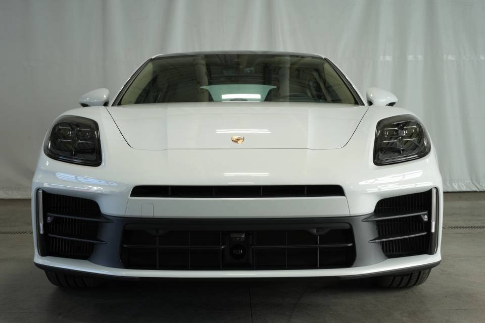Certified 2025 Porsche Panamera 4 AWD/4WD image 11