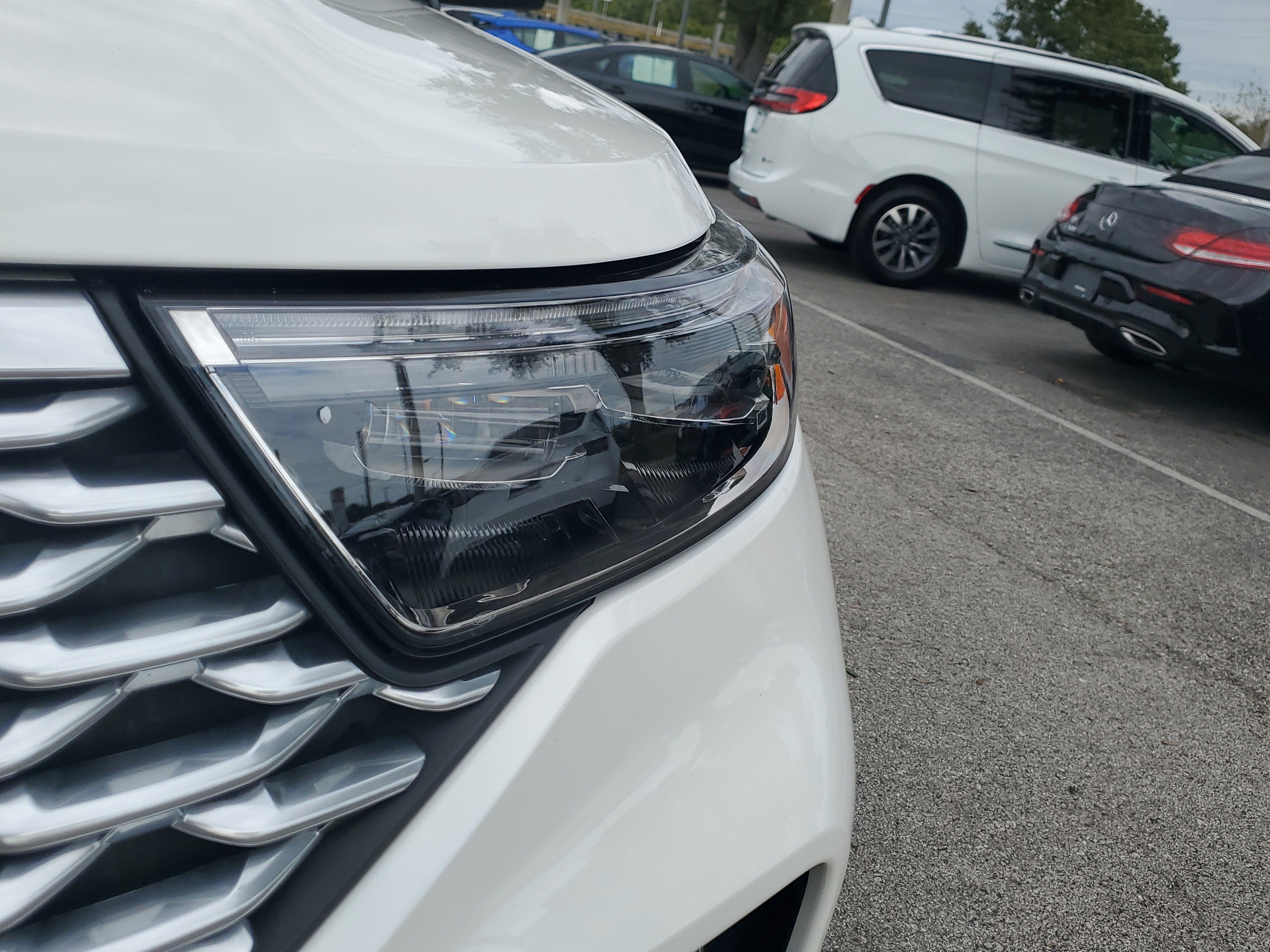 Used 2020 Ford Explorer Platinum w/ Premium Technology Package image 3