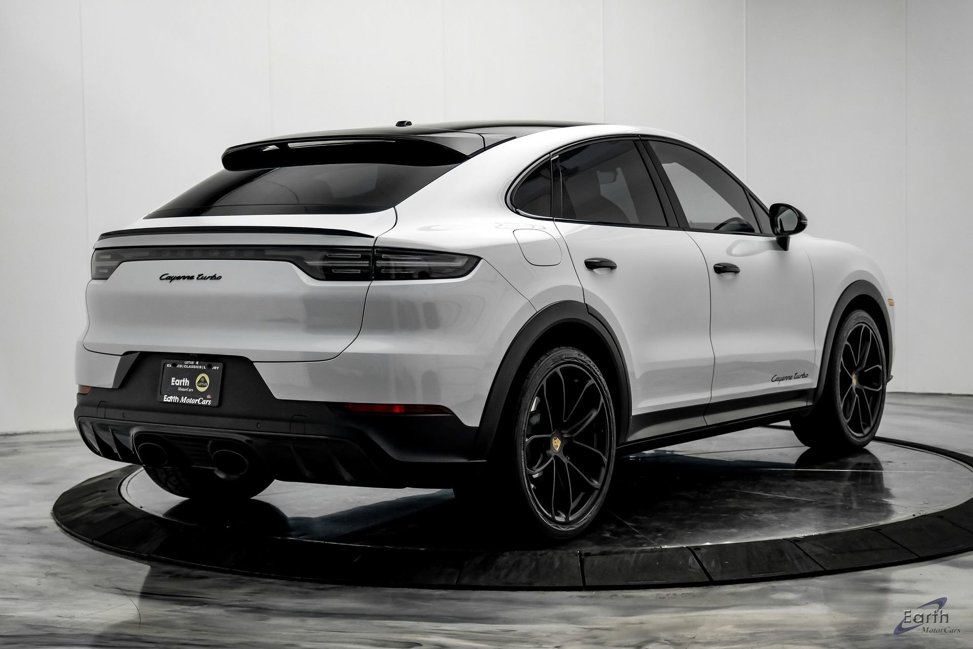 Used 2022 Porsche Cayenne Turbo image 15