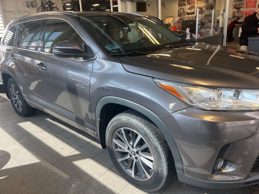 Used 2018 Toyota Highlander XLE AWD/4WD image 5