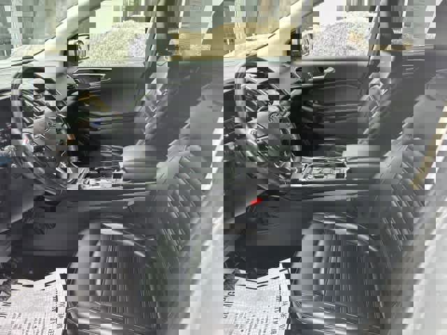 Used 2019 Ford Edge SEL w/ Equipment Group 201A image 2