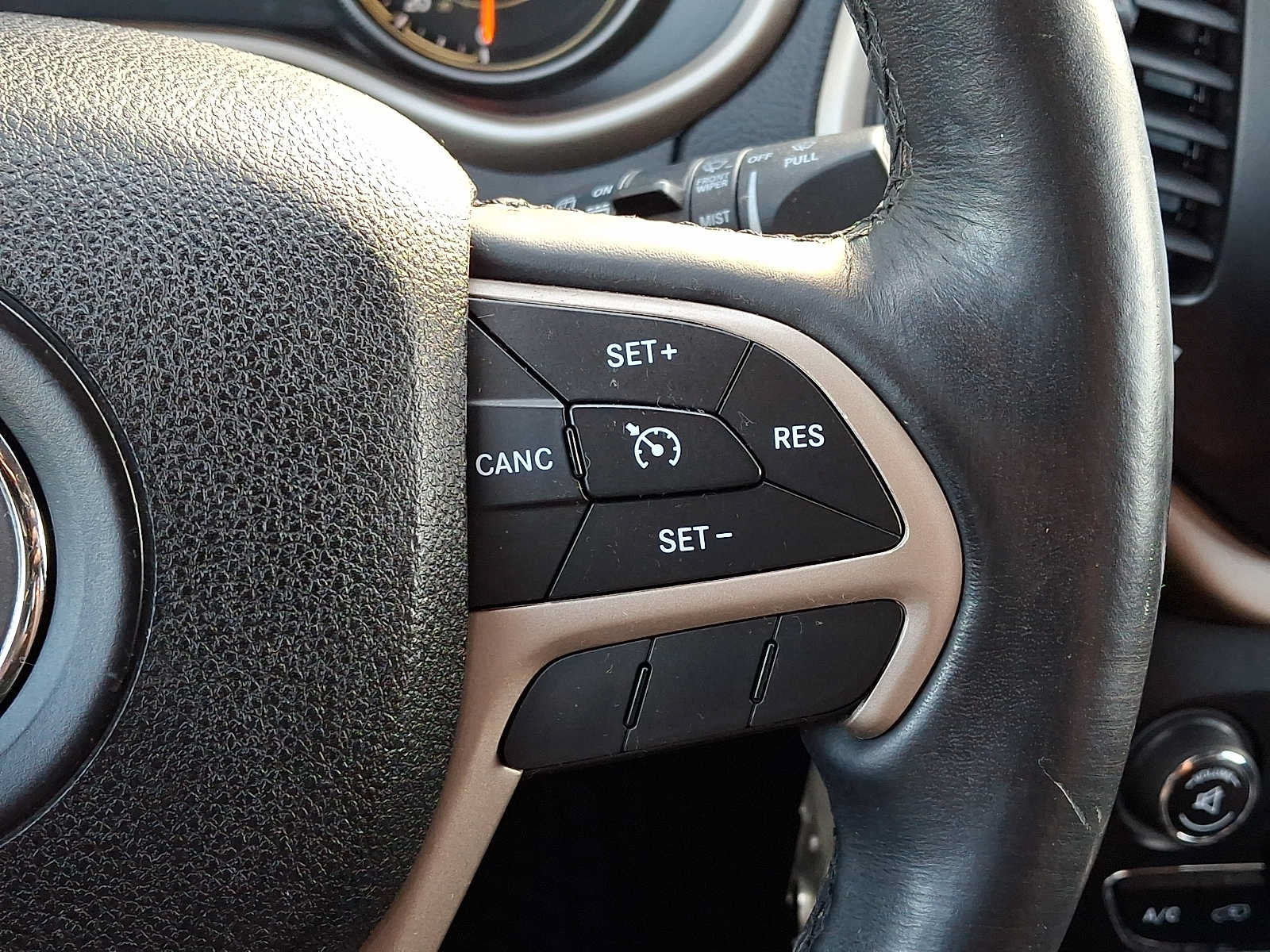 Used 2016 Jeep Cherokee Latitude AWD/4WD image 22