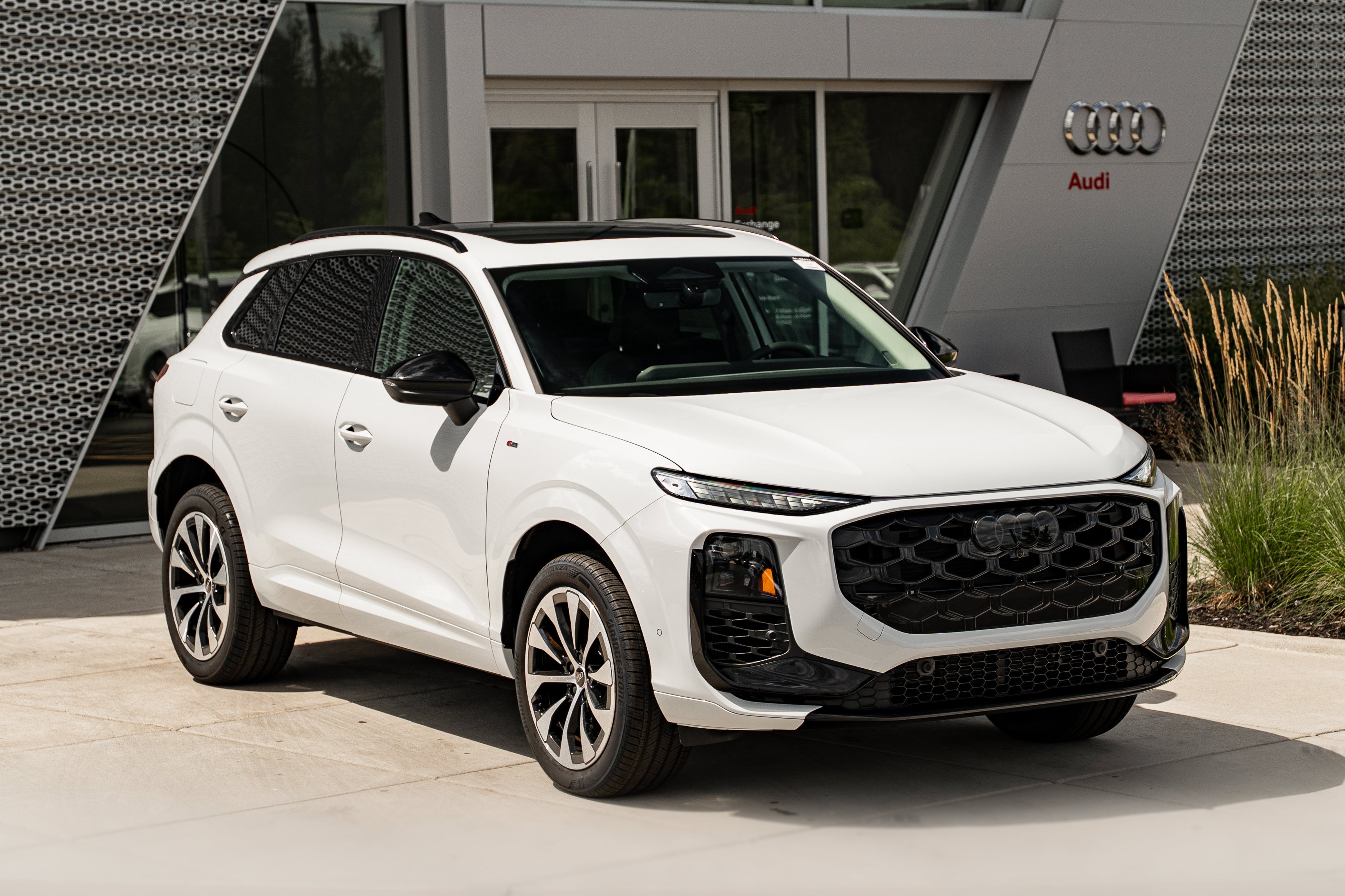 New 2026 Audi Q3 quattro 2.0T AWD/4WD image 2