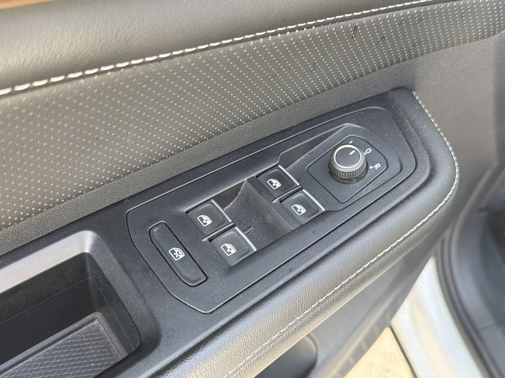 Used 2024 Volkswagen Atlas SE AWD/4WD image 21