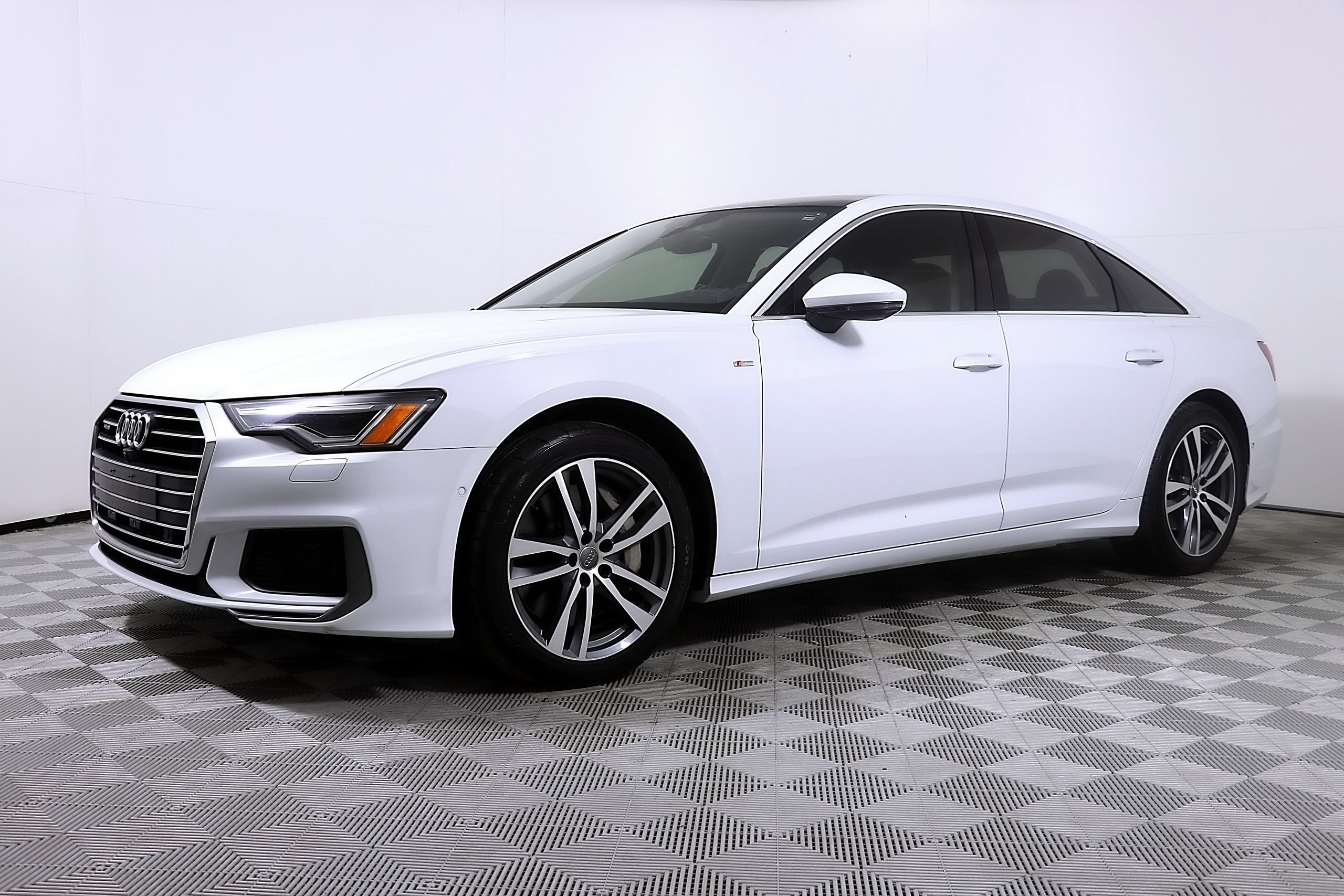 Used 2019 Audi A6 3.0T Premium Plus w/ Premium Plus Package AWD/4WD image 2