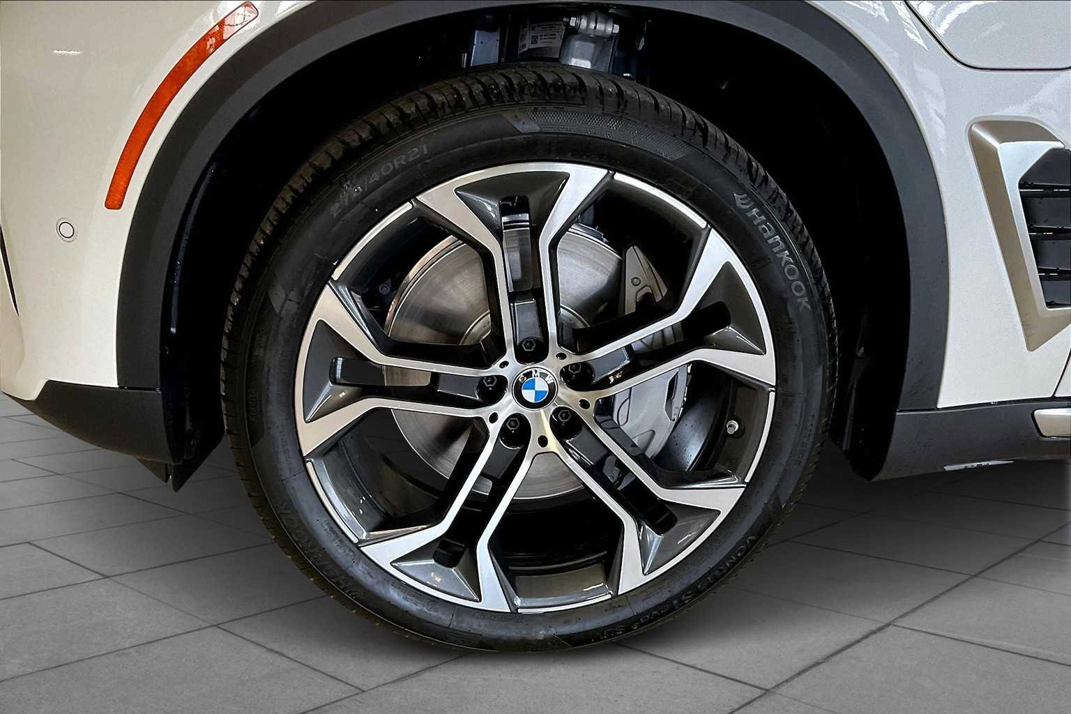 Used 2026 BMW X5 xDrive50e w/ Climate Comfort Package image 11
