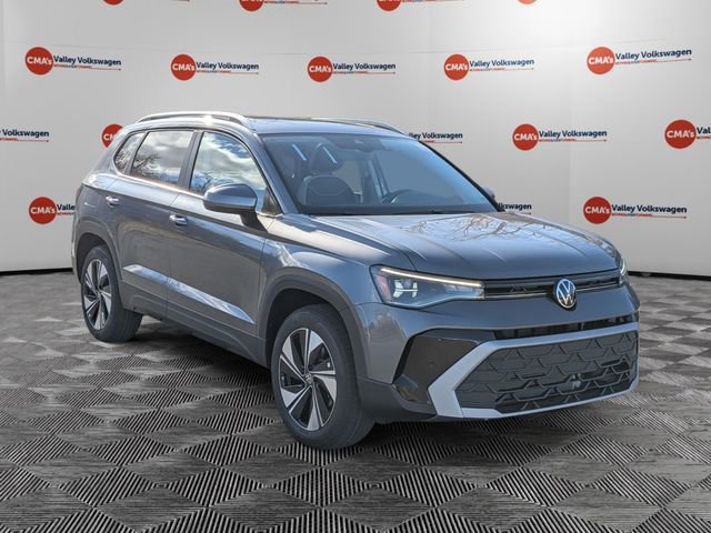 New 2026 Volkswagen Taos SE image 3