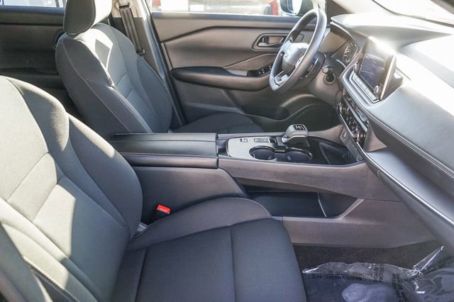 Used 2025 Nissan Rogue S image 17