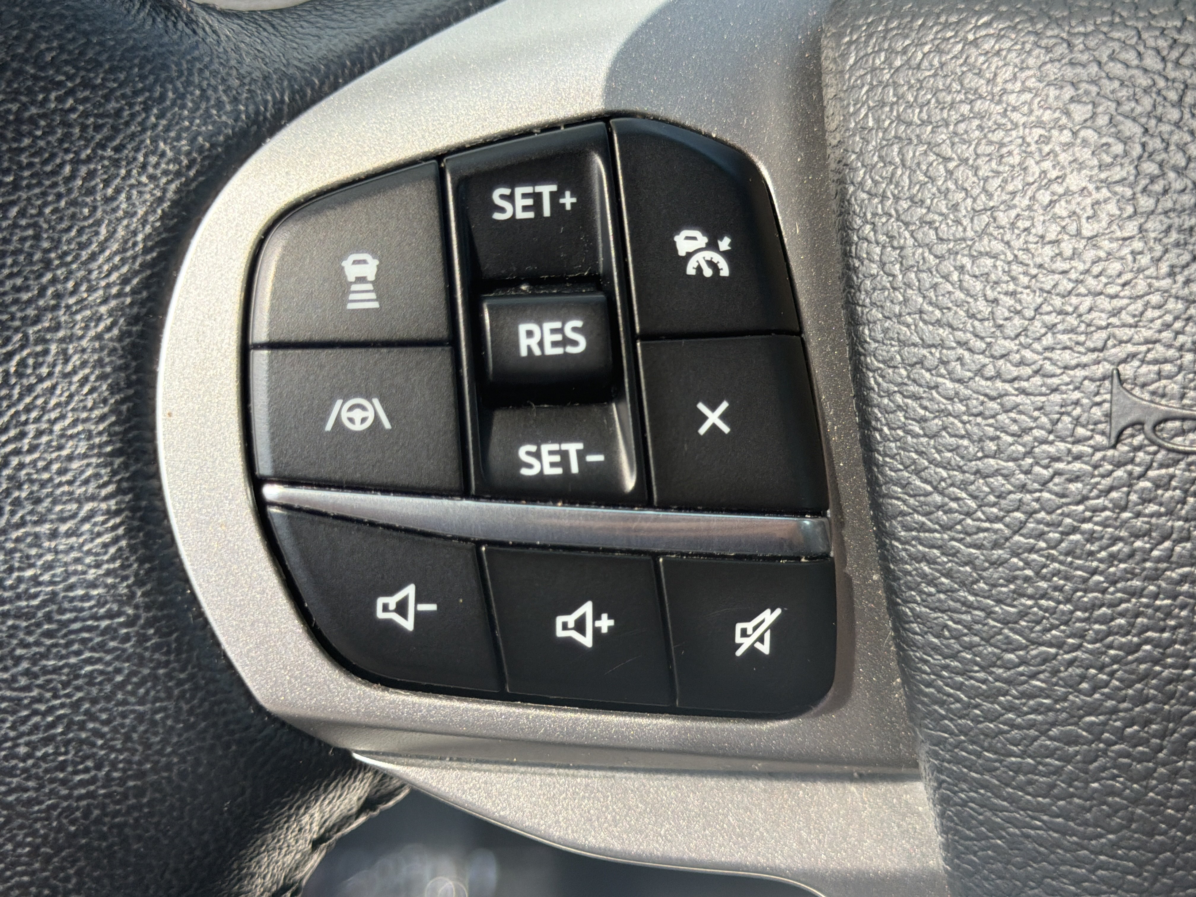 Used 2024 Ford Explorer Limited AWD/4WD image 19