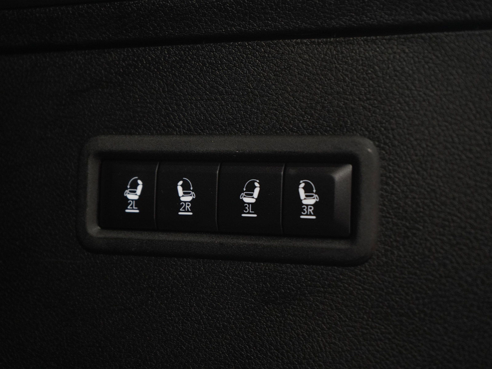 Used 2024 Jeep Wagoneer Series II AWD/4WD image 18
