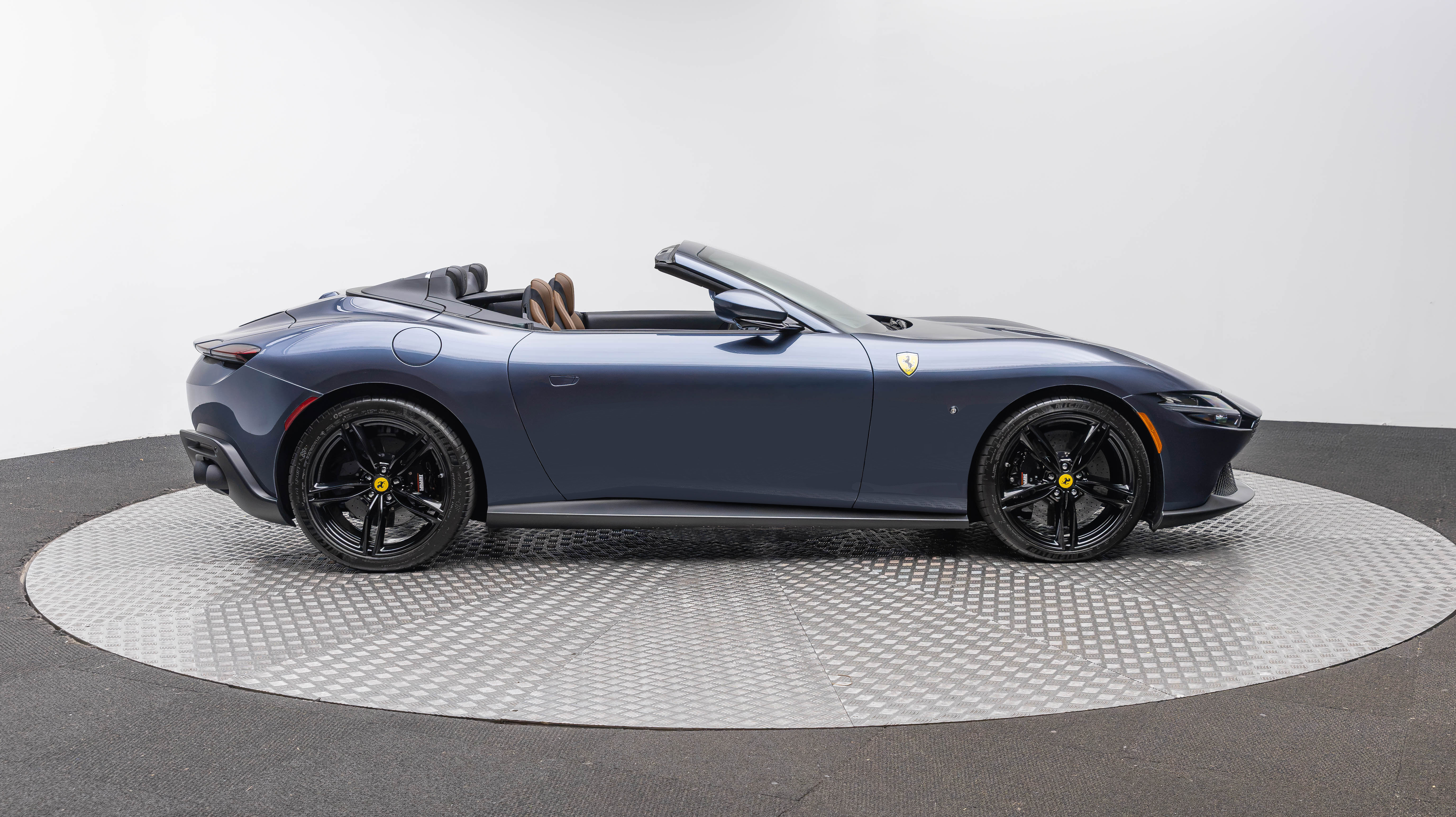 Certified 2024 Ferrari Roma Spider RWD image 9